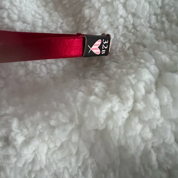 Victoria’s Secret lace Demi bra - Picture 2 of 2